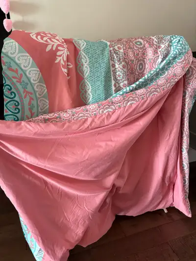 Queen size reversible comforter with pillow and pillow shams, View more