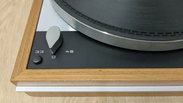 Thorens TD160 With Shure 91ED Cartridge in Stereo Systems & Home Theatre in Ottawa - Image 4