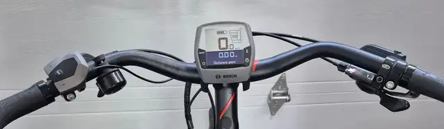 Vélo Électrique Cube Touring Hybrid 400 in eBike in Lévis - Image 3