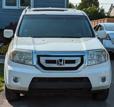 Moteur : V6, 3,5 litres, 4 x 4 Puissance : 250 HP Consommation : 8 - 14,3 L/ 100 km Transmission aut...