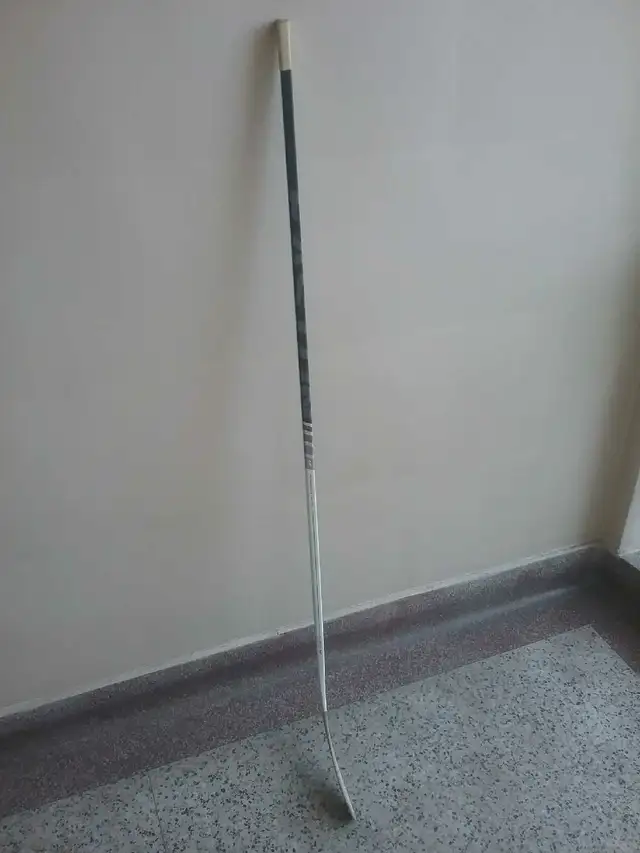 Easton MAKO M5 Right Hand Hockey Stick P6 || 85 in Hockey in City of Toronto - Image 4