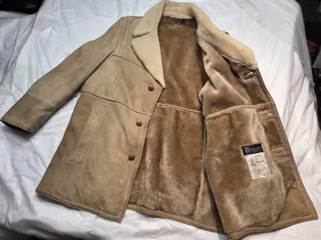 London Fog Maincoat jacket men 50 Lambskin sterling collar  in Men's in City of Toronto - Image 4