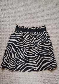 Skirt with black and taupe print size 8
