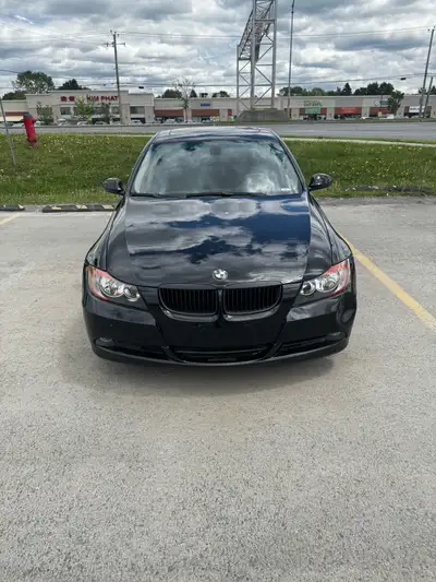 BMW serie 3 (325i) de 2006. 76408 km Moteur 6 cylindres en ligne de 3L offrant 215 hp avec un 0-100...