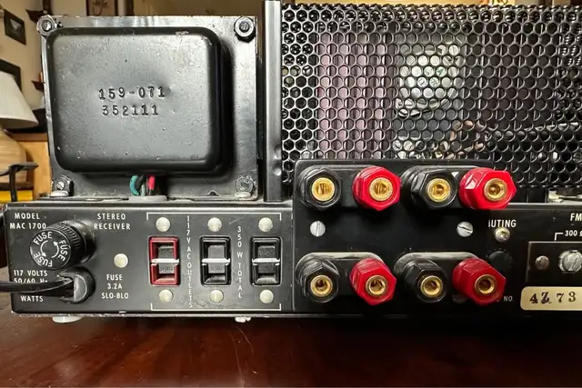 McIntosh Mac1700 stereo receiver in Stereo Systems & Home Theatre in Kingston - Image 9