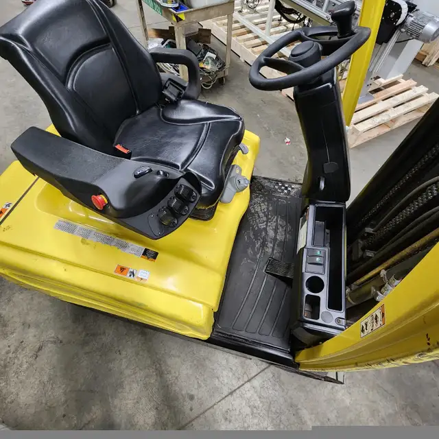 Chariot élévateur Hyster Forklift Model J35XNT 3450 lb in Other in West Island - Image 4