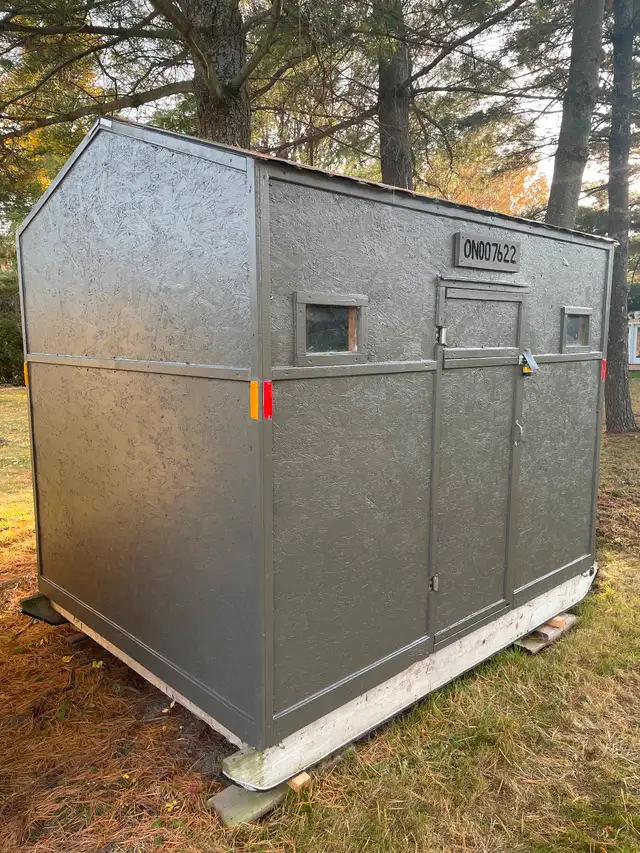 ICE HUT 6x8 (sold pending pickup) in Fishing, Camping & Outdoors in Barrie - Image 2