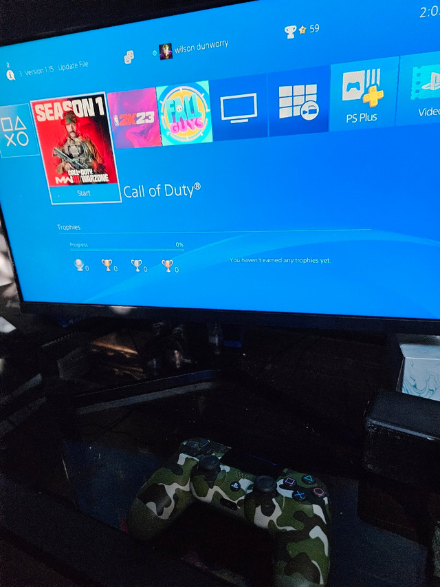 Playstation 4 500gb with controller and game  in Sony Playstation 4 in London - Image 3