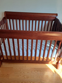 Convertible crib with mattress