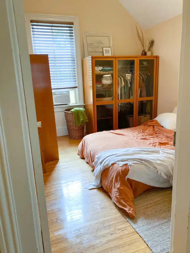 2 Bedroom Upper Floor Apartment - Close to Downtown | Long Term Rentals ...
