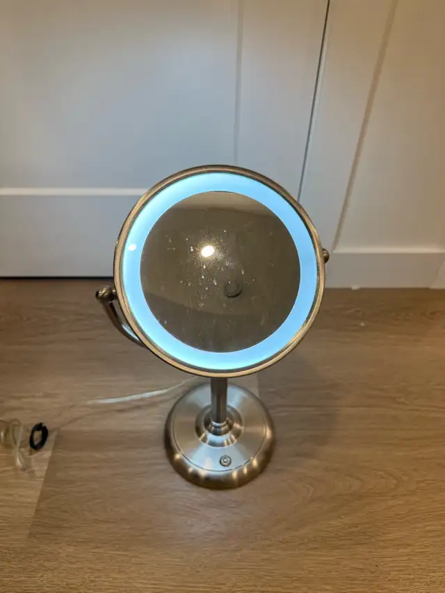 Lighted Vanity Mirror in Home Décor & Accents in Calgary - Image 2