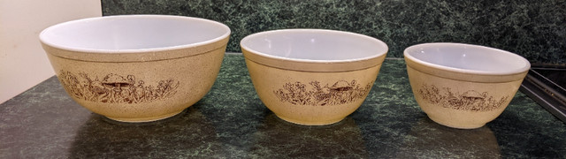Vintage Retro Corning Ware Nesting Mixing Bowls - 3 patterns in Arts & Collectibles in City of Toronto