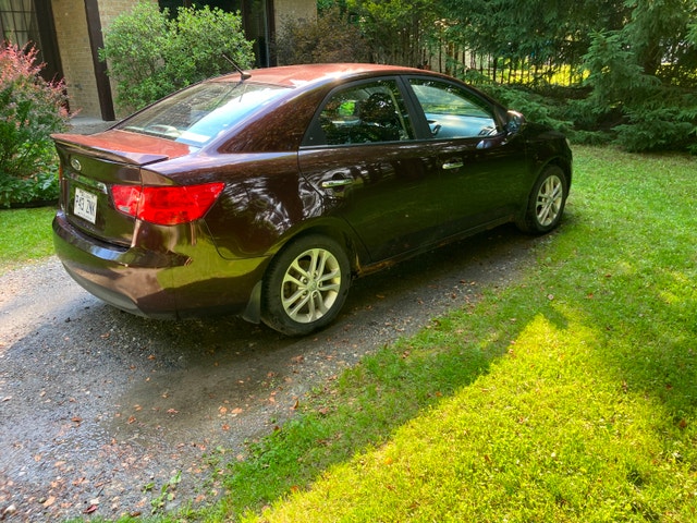 Kia Forte EX 2011, manuelle POUR PIÈCES — photo 4