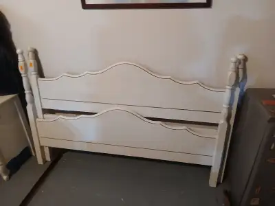 This is a charming white headboard, perfect for adding a touch of vintage style to any bedroom. As y...