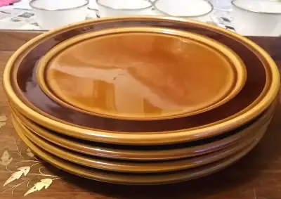 4PCS VINTAGE HAND MADE LAVENO BROWN COLOR DINNER PLATES  ITALY, View more