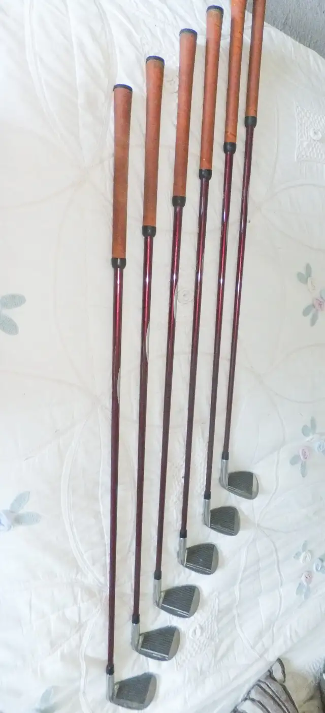 Wilson ProStaff Iron Set - left in Golf in Sarnia - Image 3