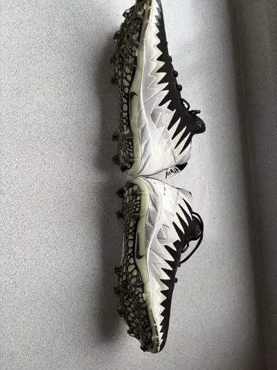 SOULIER A CRAMPONS NIKE, View more