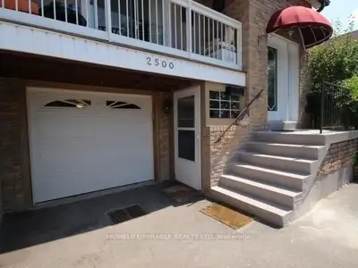 Beautiful 3 bedroom 3 washroom house for rent in Mississauga, Meadowvale.