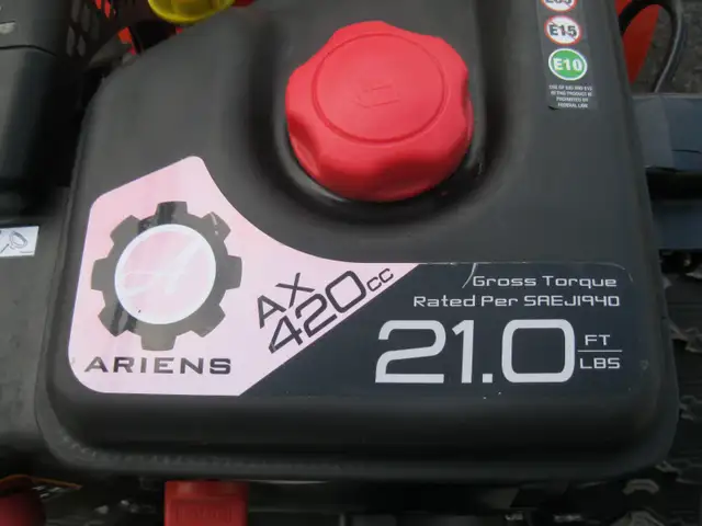 Souffleuse *CHENILLES* ARIENS HYDRO PRO 28  Snowblower Souffleur in Snowblowers in Laval / North Shore - Image 7