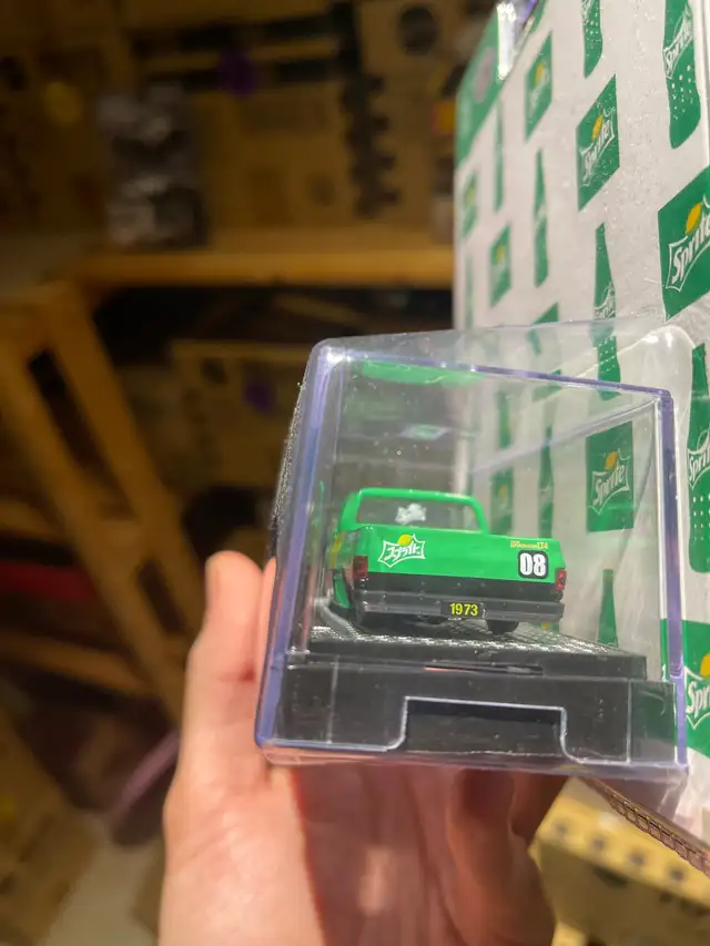 M2 Machines Sprite ‘73 Chevrolet Cheyenne Super 10 Custom Square in Arts & Collectibles in Markham / York Region - Image 5