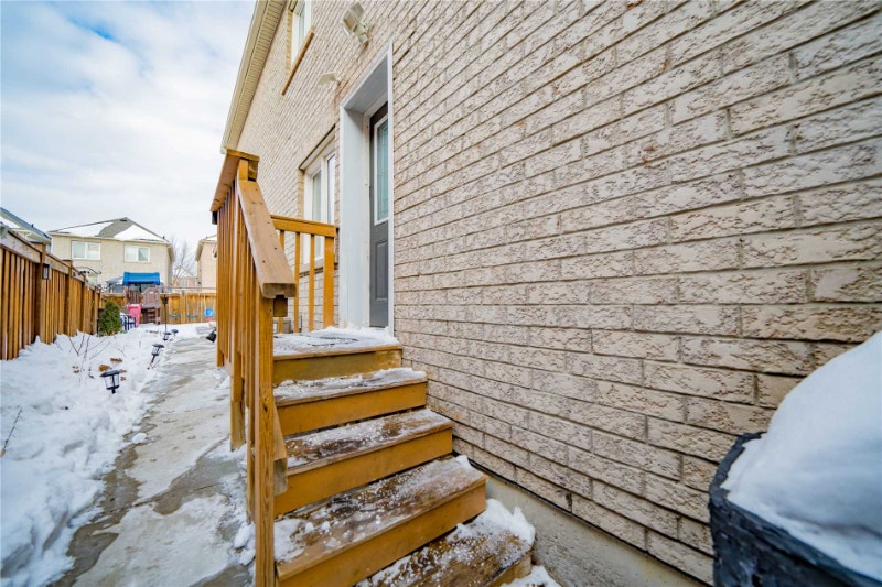 Sep. Entrance 2Bed, 1Bath Basement for Rent in Brampton East Long