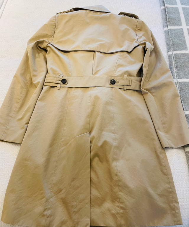 Banana Republic Trench Coat in Women's - Tops & Outerwear in Mississauga / Peel Region - Image 2