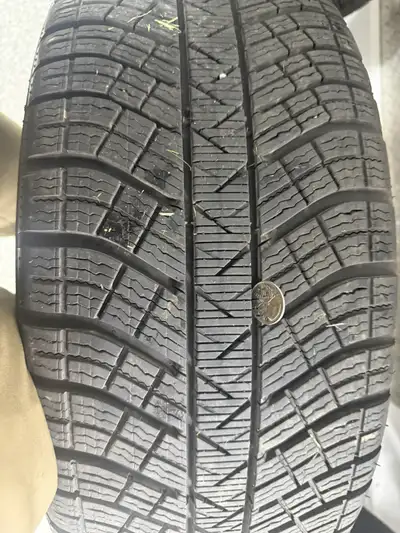 Tires: Brand: Michelin Pilot Alpin Sizes: 265/45R19 295/40R19 Wheels: Brand: Replika Size: 19 x 8.5...