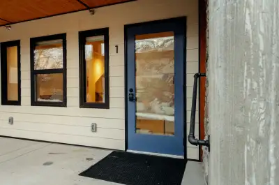 Downtown Nelson Apartment 3 Month + Rental