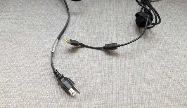 Lenovo Laptop Power Adapter in Laptops in City of Toronto - Image 3