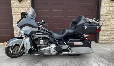 2012 Harley Davidson Electra-Glide Ultra Limited - Recently safetied. - Only 25,678 km. Mostly highw...