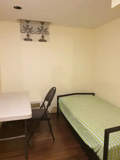 Location: 1 5 minutes to U of W by bus(#13 #31 #201) 2 Walking distance to YMCA gym, swimming pool a...