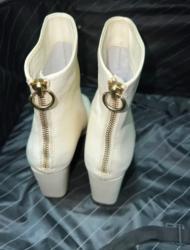 Joie White Leather Heeled Ankle Boots - Size 38.5 in Other in City of Toronto - Image 4