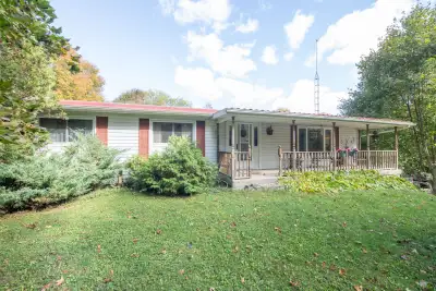 Well kept country home and shop on 1.7 acres. 3+1 bedroom home with eat in kitchen, dining with Fren...