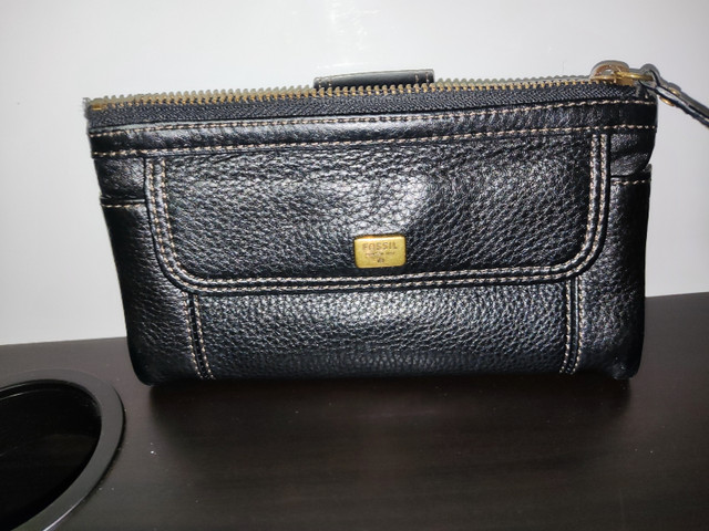 Fossil Women's Wallet- black Leather  in Women's - Bags & Wallets in Red Deer