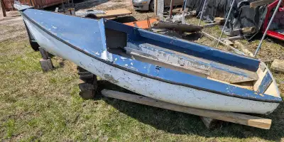 Canadian made, all aluminum Petrel 12ft sailboat. Quite heavy, comes with mast and sails. No trailer...