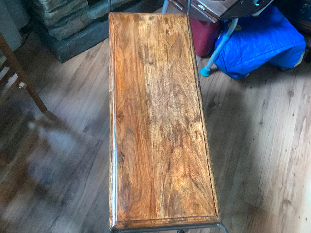 Table antique de 36"long, 24"haut & 11"large, fer forgé & bois dans Tables basses  à Laval/Rive Nord - Image 3
