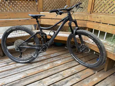 Titre : Vélo de montagne Giant Stance aluminium, double suspension, roues 27.5", taille XS Descripti...