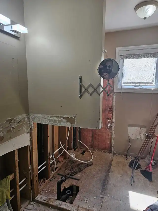 Bathroom Renovation & Basement Finishing  in Renovations, General Contracting & Handyman in Ottawa - Image 7