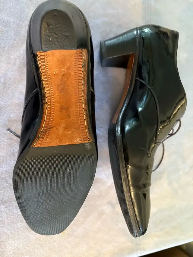 Neiman Marcus Gravati Black Leather Heels - Size 10 in Women's - Shoes in City of Toronto - Image 3