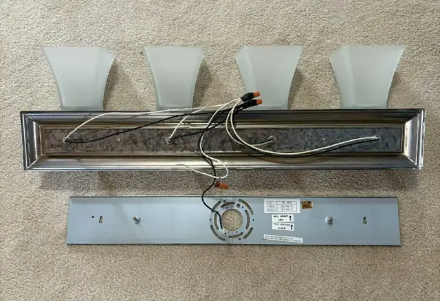 Modern 4-Light Chrome Bathroom Vanity Light Fixture in Indoor Lighting & Fans in Oakville / Halton Region - Image 3