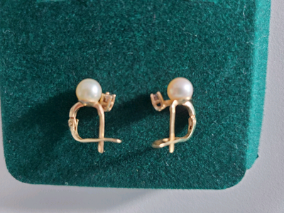 14k yellow gold with cultured pearls and diamonds for pierced ears Stamped 14K