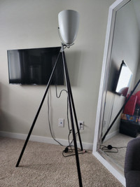 Structube tripod floor lamp