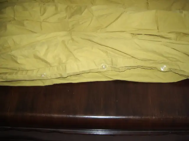 IKEA Honsbar Duvet w. Cover - Queen Size in Bedding in Hamilton - Image 6