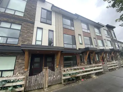 3 Bedrooms Townhouse in Surrey Cloverdale for rent! #1XX - 16488 64 Avenue, Surrey, V3S 6X6 Harvest...