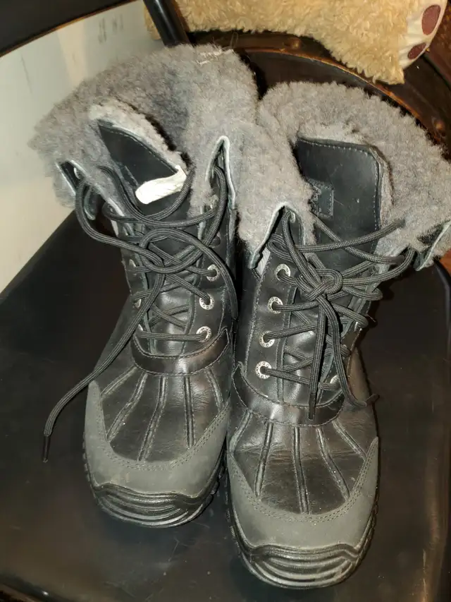 UGG  Australia womens size 7 winter boots. in Women's - Shoes in Calgary - Image 4