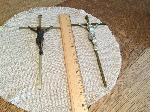 Crucifix  15 $ chacun tous impeccables dans Loisirs et artisanat  à Laval/Rive Nord - Image 3