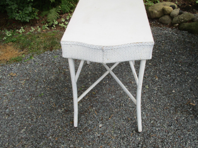 Vintage Wicker Hall Table --Great Condition in Other Tables in New Glasgow - Image 3