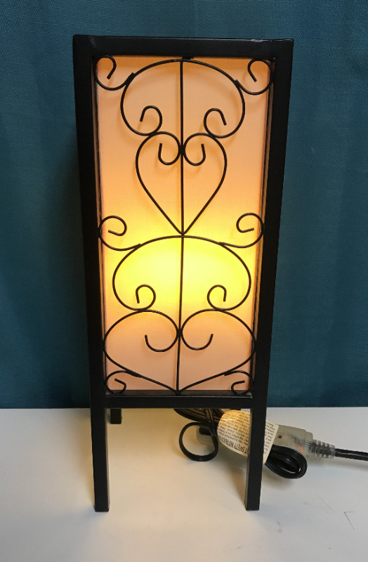 ASIAN-STYLE TABLE LAMP in Indoor Lighting & Fans in Dawson Creek