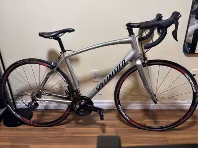 Bike is in excellent condition. Size 52cm Full Ultegra Groupset Aluminum frame with Carbon fork Fsa...