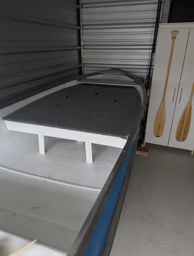 12 aluminum boat  in Other in London - Image 4